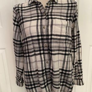 American Eagle boyfriend fit M button down shirt.
